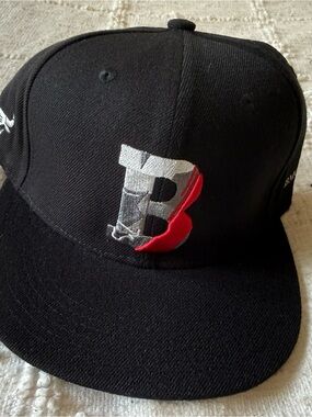Black Chicago Bulls SnapBack hat with Embroidered 'B' Accent